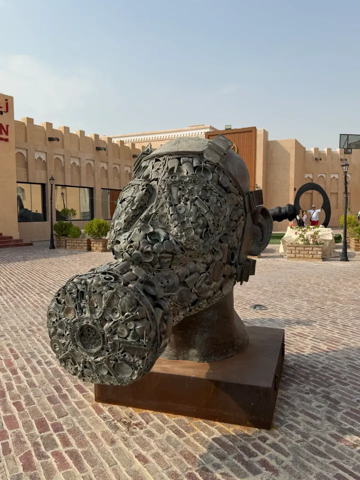 Skulptur im Kulturdorf Katara, Doha