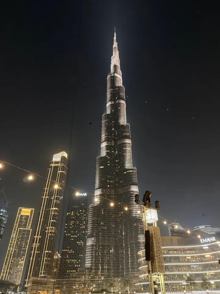 Der Burj Khalifa bei Nacht