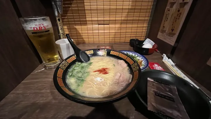 Ramen und Bier in Tokio