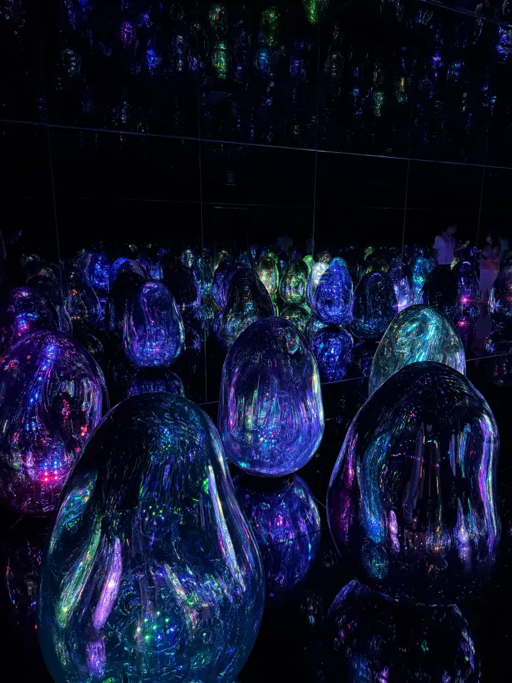 Leuchtende Lichtinstallation in Kyoto