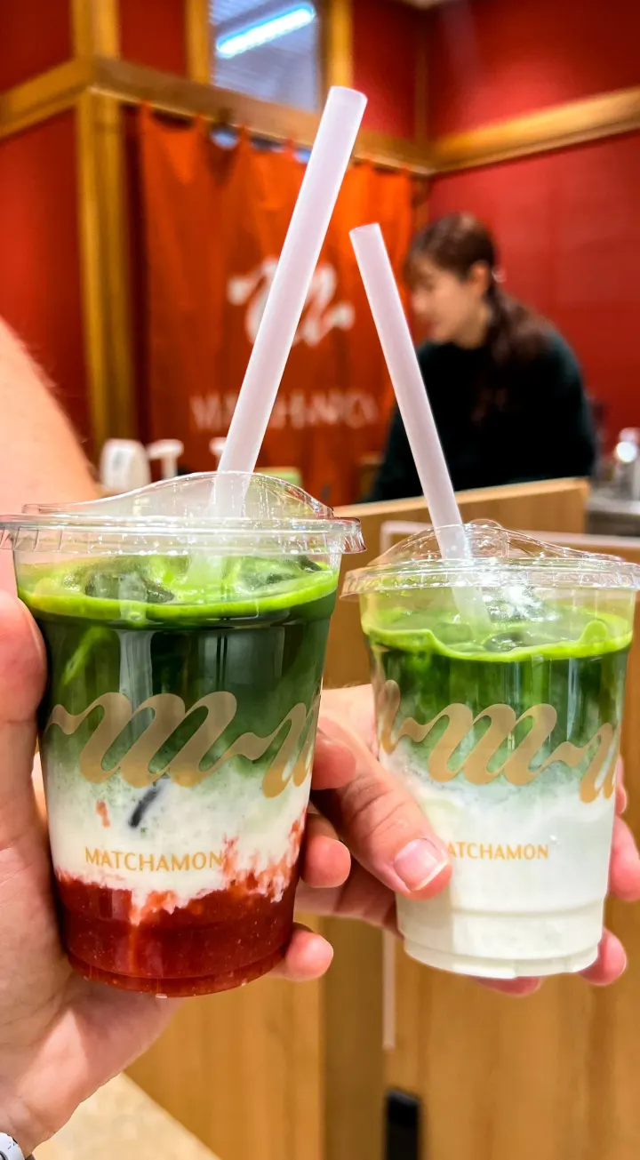 Eisgekühlte Matcha-Drinks in Kanazawa