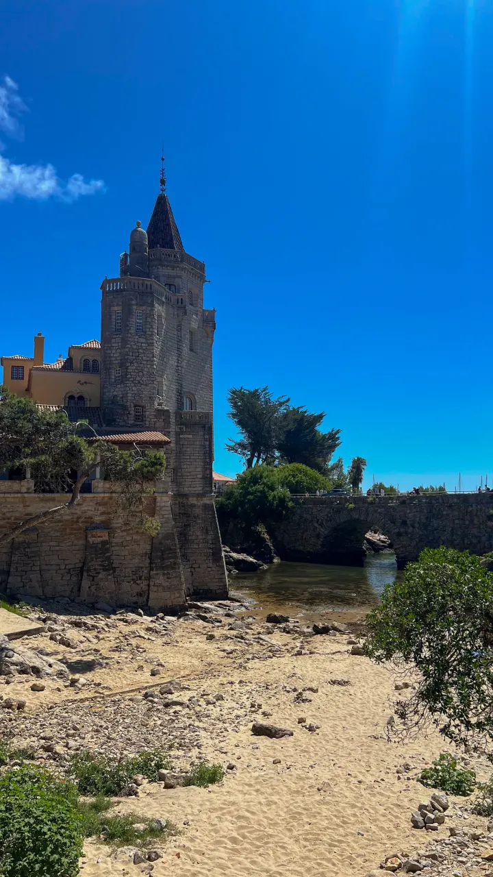 Cascais — ein Turm über der Bucht