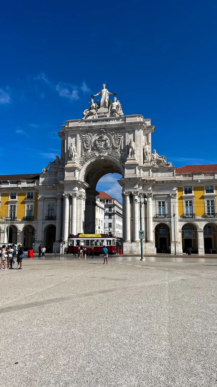 Der Arco da Rua Augusta am Praça do Comércio
