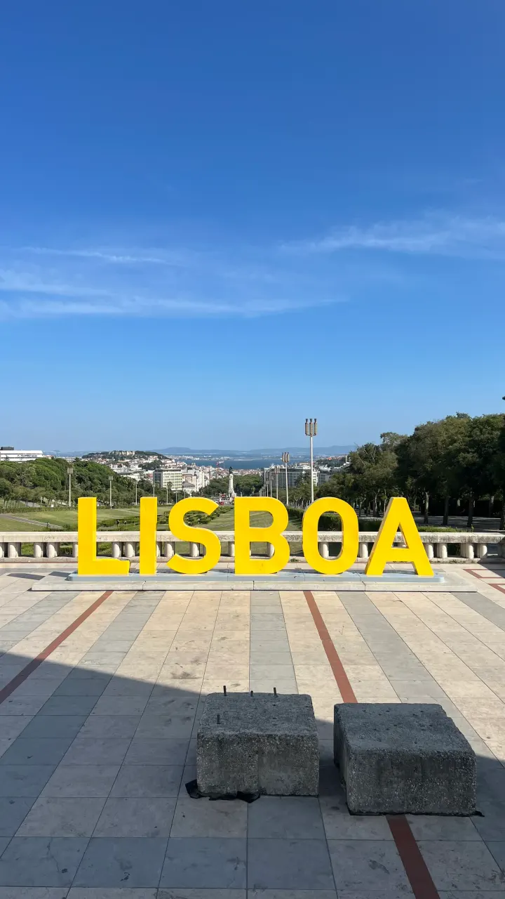 Das LISBOA-Schild am Parque Eduardo VII