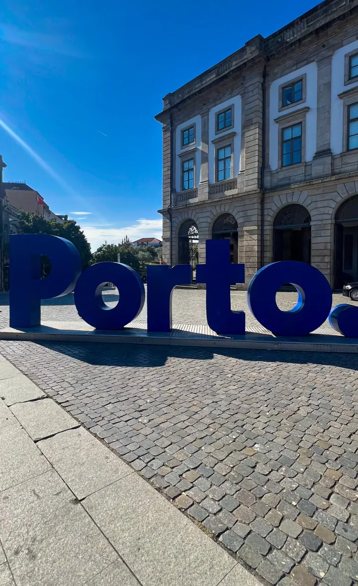 Das blaue Porto-Schild